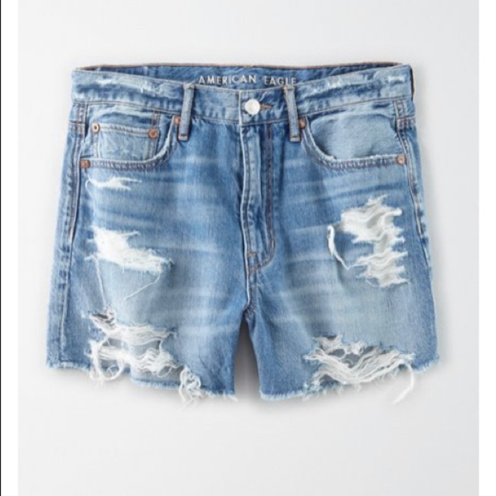 American eagle 90s boyfriend short.